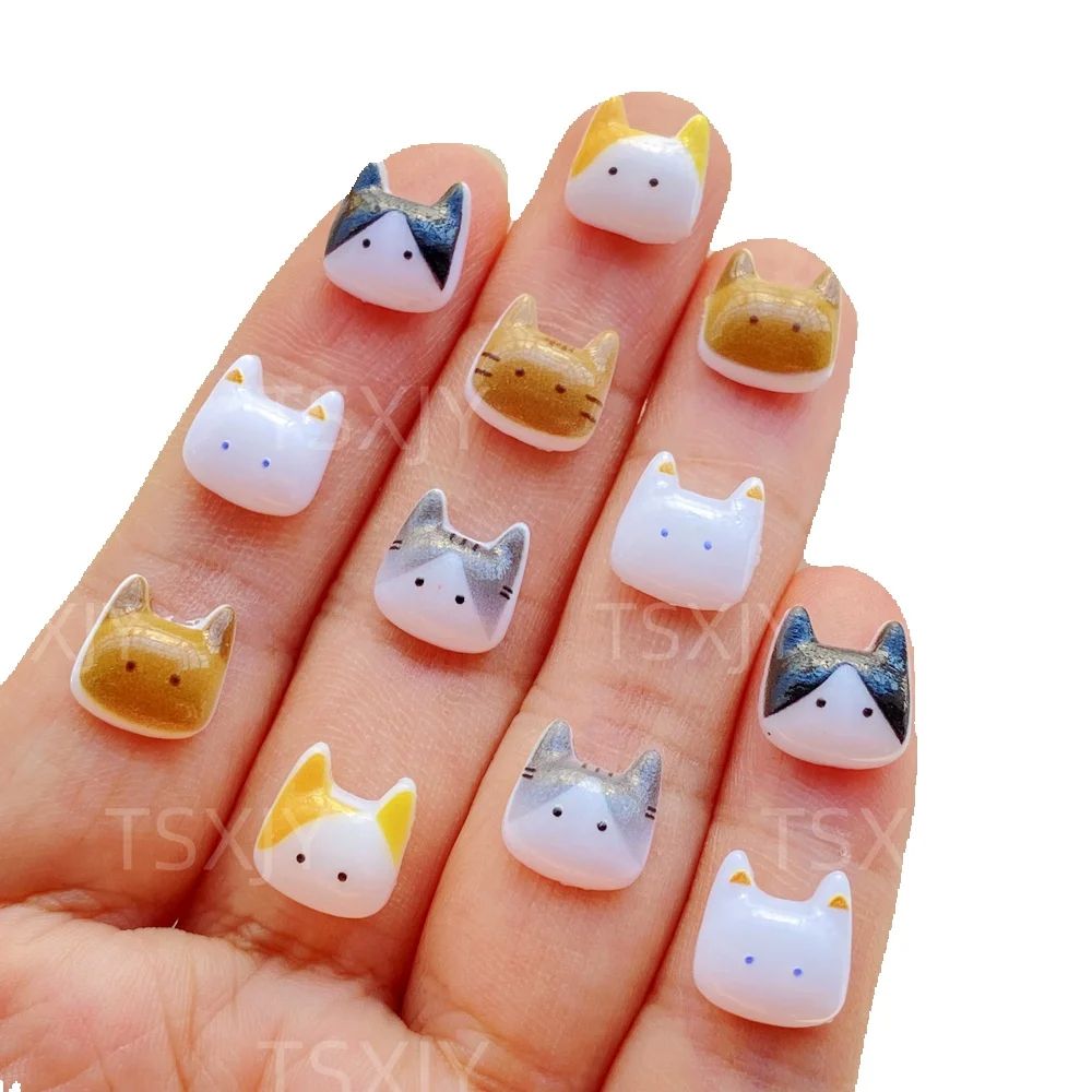 Nail Art Xmas - 50 قطعة من الحلي الكرتونية الصغيرة