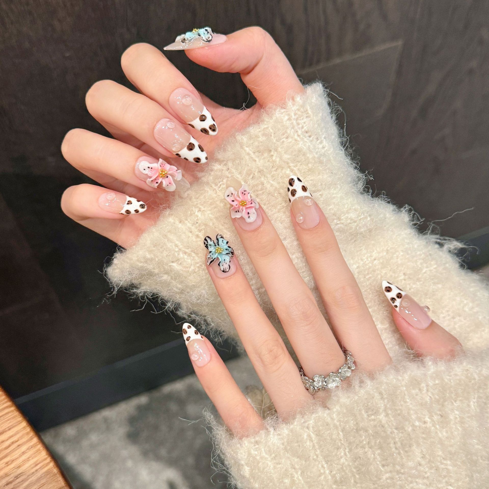 10 قطعة اللوز اللامع اليدوية ا - مراجعة Nail Art Flower وسعره